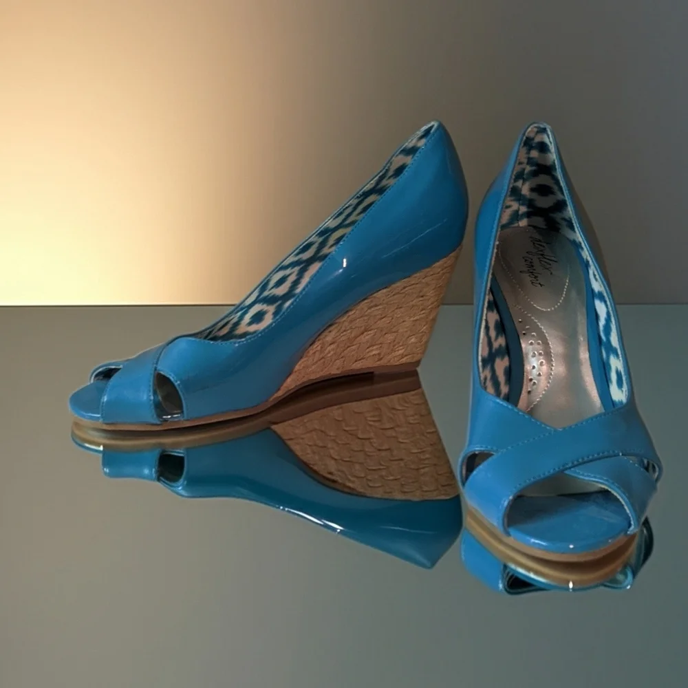 Dexflex Comfort Women's Blue Peep Toe Platform Wedge Sandals Size 7W